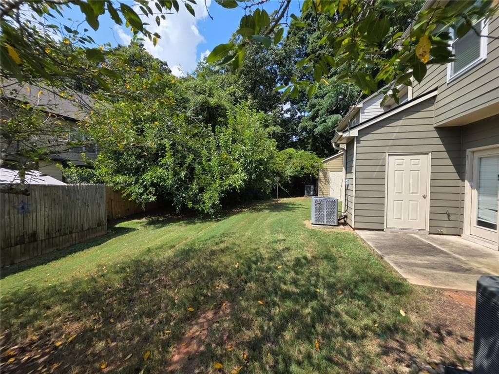 3 bedroom, 3 bathroom, 1,370 sq ft townhouse for rent at 1722 Bayrose Circle 22B, East Point, GA 30344 for $1,850 a month — photo 4