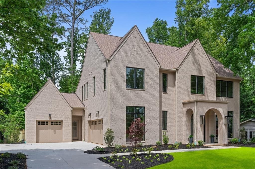 5 bedroom, 6 bathroom, 5,700 sq ft single family residence for sale at 175 Pebble Trail, Alpharetta, GA 30009 — photo 2