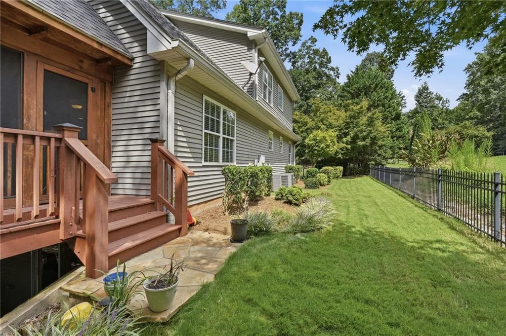 4 bedroom, 3 bathroom, 2,662 sq ft single family residence for sale at 3056 Clear Cove Way, Gainesville, GA 30506 — photo 5
