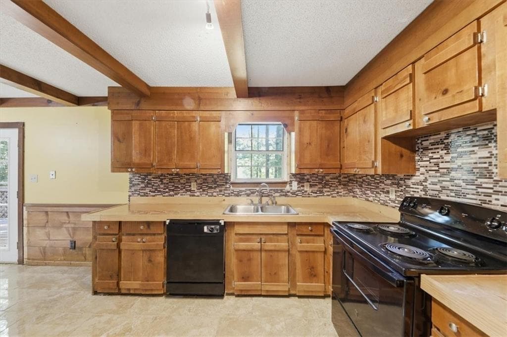 3 bedroom, 2 bathroom, 1,314 sq ft single family residence for sale at 270 Big Bear Court, Palmetto, GA 30268 — photo 2