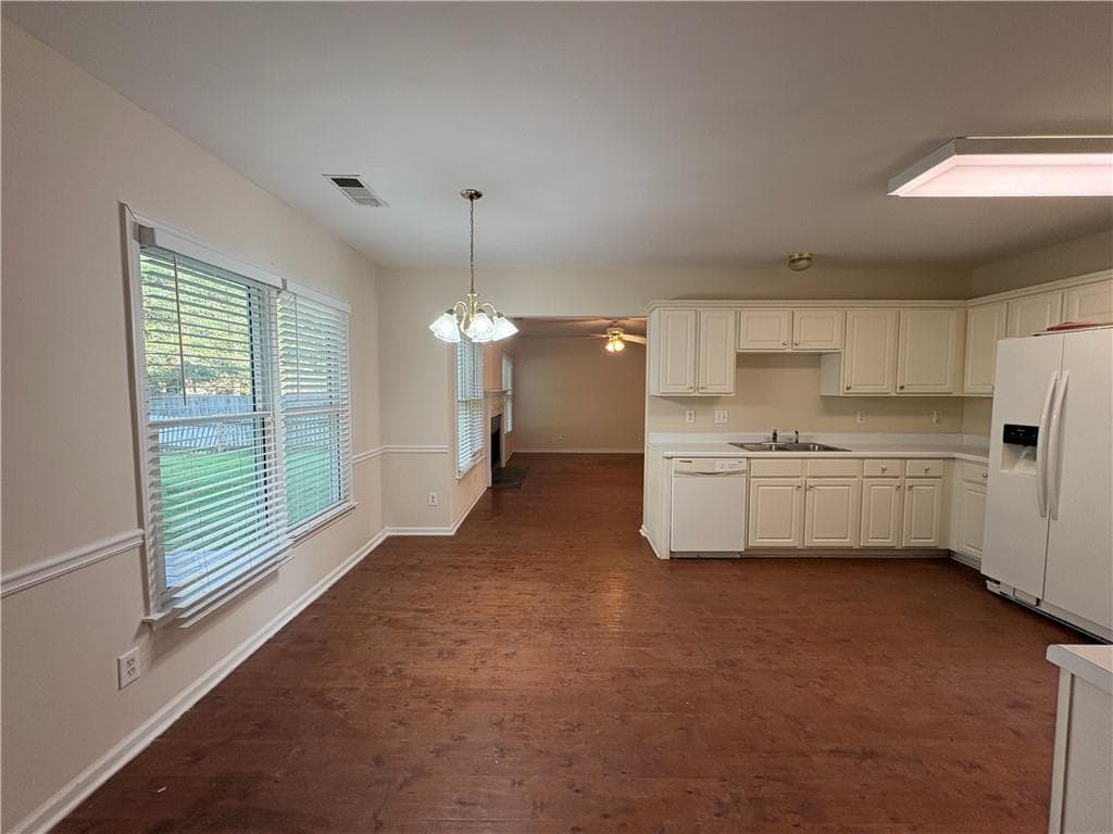 4 bedroom, 3 bathroom, 2,344 sq ft single family residence for rent at 3409 White Sands Way, Suwanee, GA 30024 for $2,500 a month — photo 6