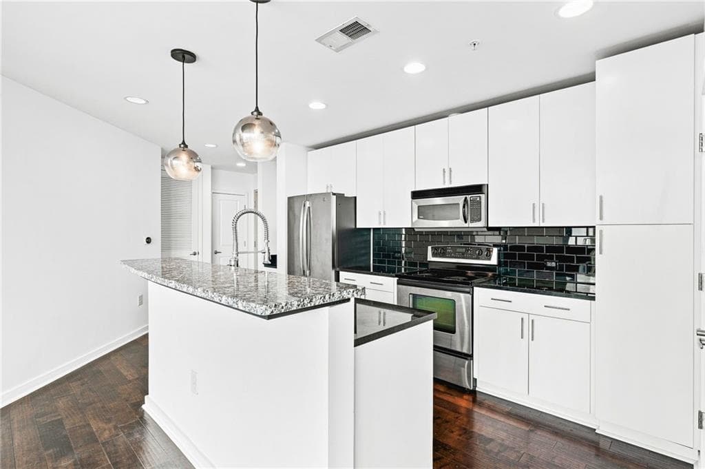 2 bedroom, 2 bathroom, 1,193 sq ft condominium for sale at 860 Peachtree Street 1918, Atlanta, GA 30308 — photo 8