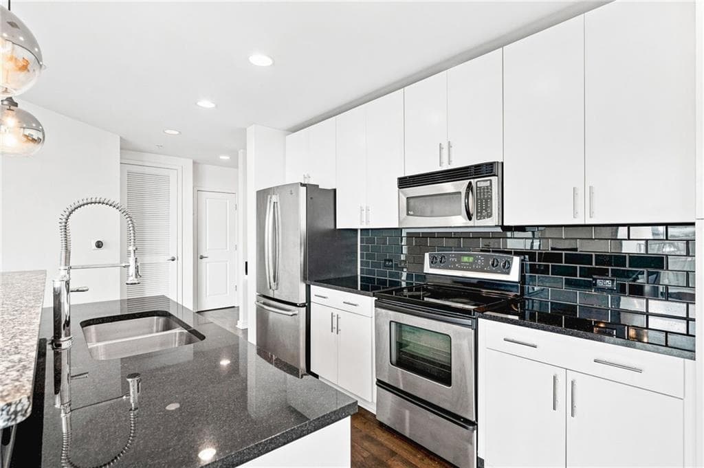 2 bedroom, 2 bathroom, 1,193 sq ft condominium for sale at 860 Peachtree Street 1918, Atlanta, GA 30308 — photo 9