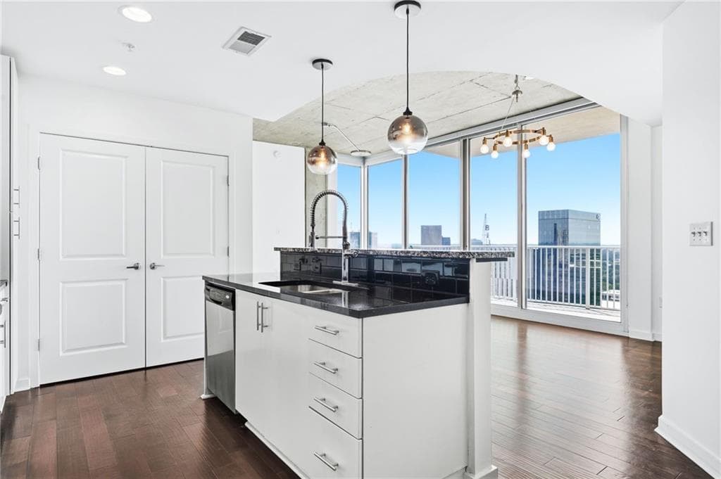 2 bedroom, 2 bathroom, 1,193 sq ft condominium for sale at 860 Peachtree Street 1918, Atlanta, GA 30308 — photo 10