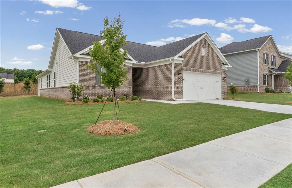 3 bedroom, 3 bathroom, 2,124 sq ft single family residence for sale at 134 Kenney Way, Locust Grove, GA 30248 — photo 2