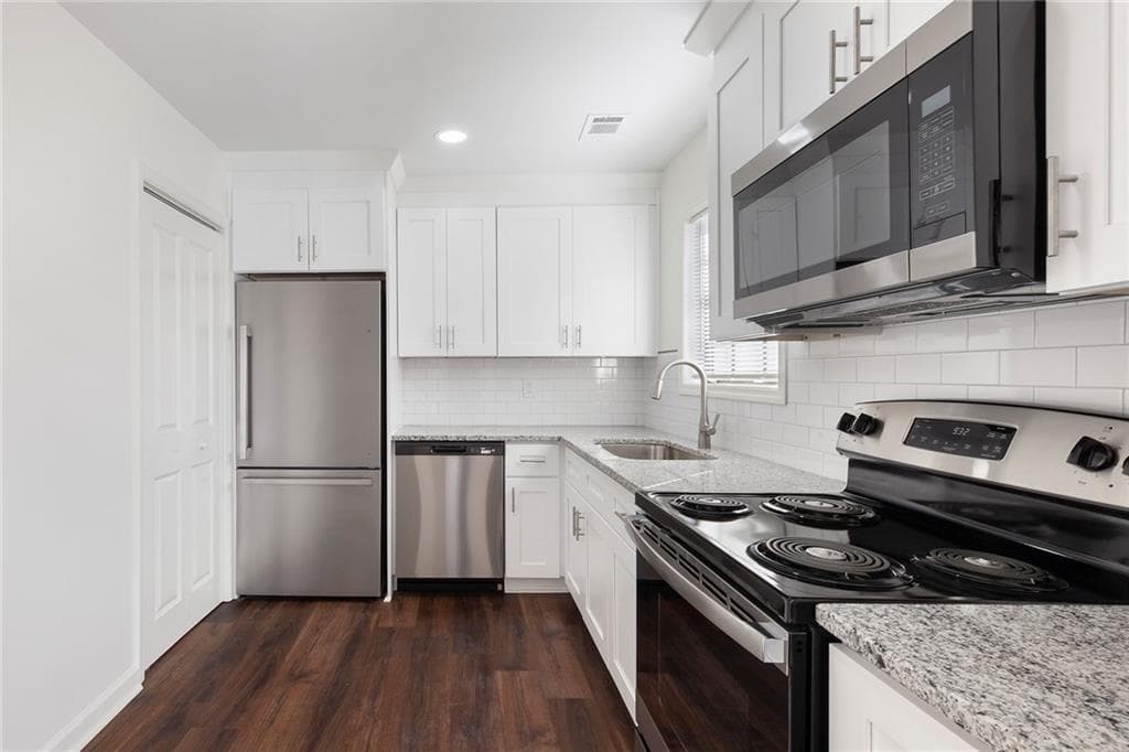 2 bedroom, 3 bathroom, 1,392 sq ft townhouse for rent at 330 Winding River Drive H, Sandy Springs, GA 30350 for $1,895 a month — photo 8