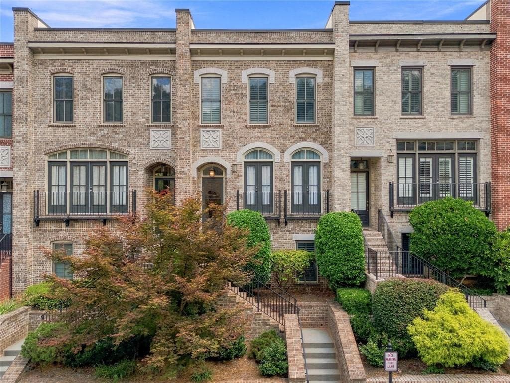 3 bedroom, 4 bathroom, 2,457 sq ft townhouse under contract at 9 Arbor Way Drive 9, Decatur, GA 30030