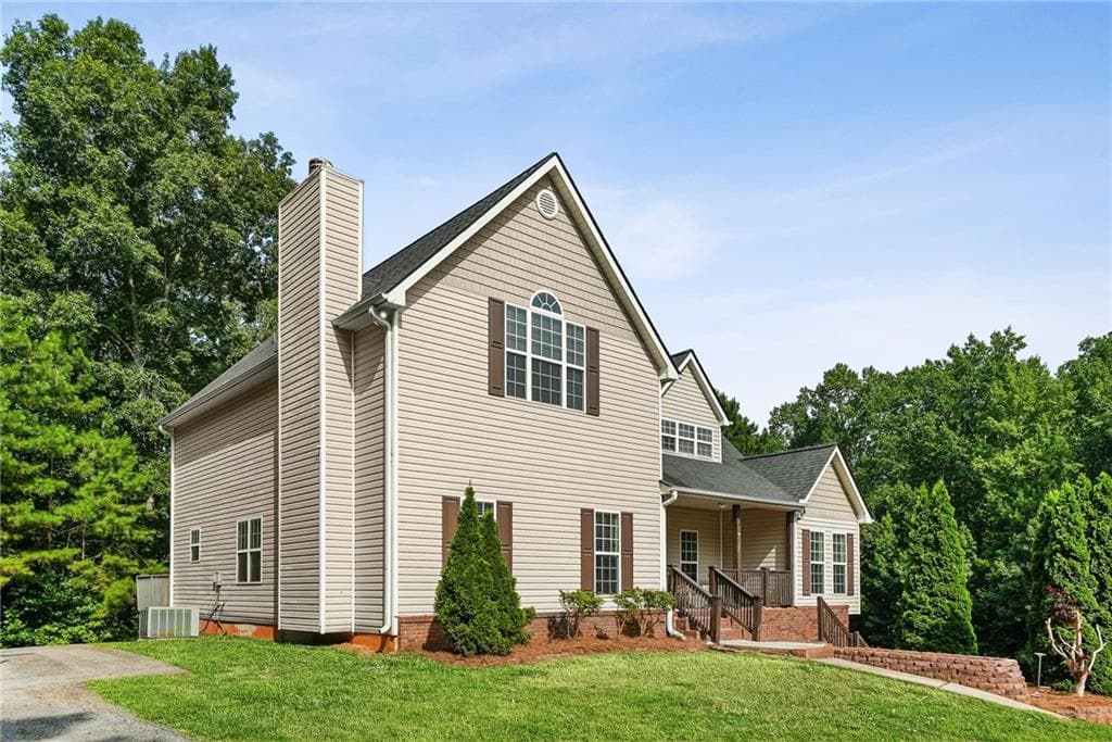5 bedroom, 5 bathroom, 4,303 sq ft single family residence under contract at 176 Oak Leaf Drive, Carrollton, GA 30116 — photo 2