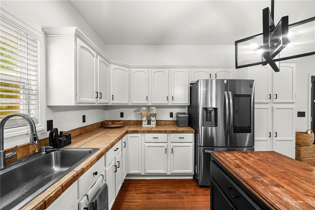 5 bedroom, 5 bathroom, 4,303 sq ft single family residence under contract at 176 Oak Leaf Drive, Carrollton, GA 30116 — photo 7