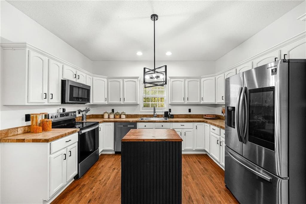 5 bedroom, 5 bathroom, 4,303 sq ft single family residence under contract at 176 Oak Leaf Drive, Carrollton, GA 30116 — photo 8