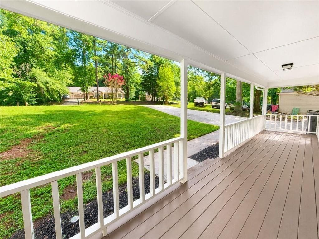 3 bedroom, 2 bathroom, 1,402 sq ft single family residence under contract at 135 Willow Shoals Drive, Covington, GA 30016 — photo 3
