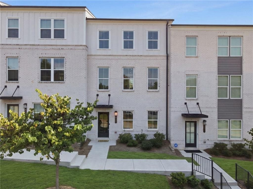 3 bedroom, 4 bathroom, 2,161 sq ft townhouse for sale at 3420 Hardy Street, Duluth, GA 30096 — photo 2