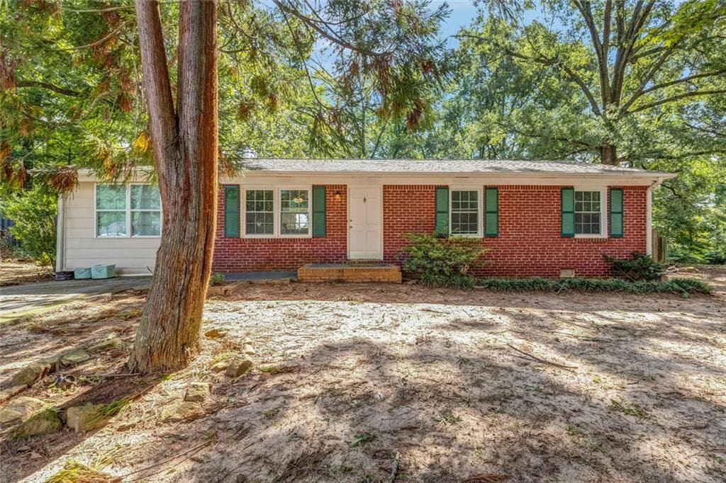 3 bedroom, 2 bathroom, 1,061 sq ft single family residence for sale at 135 Highland Drive, Stockbridge, GA 30281