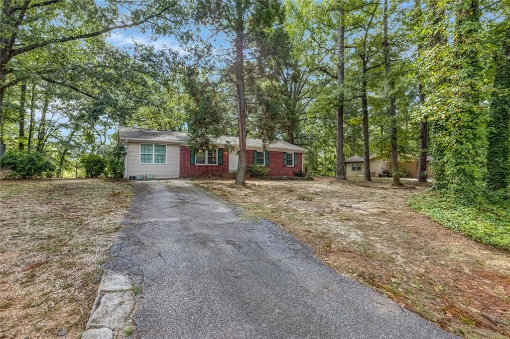3 bedroom, 2 bathroom, 1,061 sq ft single family residence for sale at 135 Highland Drive, Stockbridge, GA 30281 — photo 2