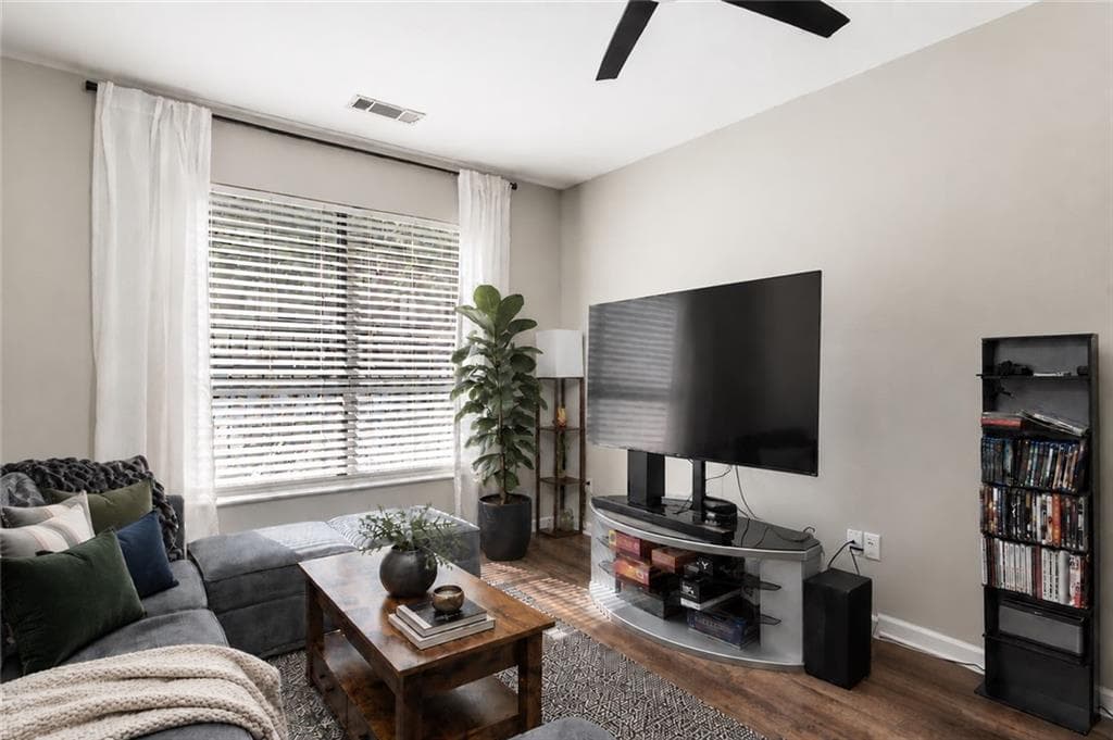 2 bedroom, 2 bathroom, 1,077 sq ft condominium for sale at 821 Ralph McGill Boulevard 3110, Atlanta, GA 30306 — photo 2