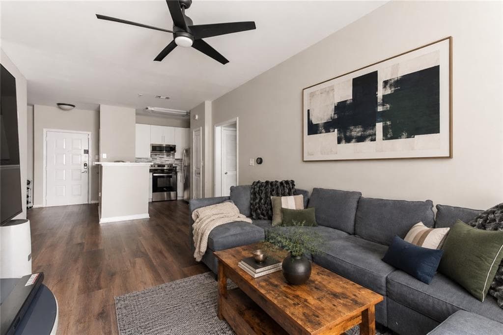 2 bedroom, 2 bathroom, 1,077 sq ft condominium for sale at 821 Ralph McGill Boulevard 3110, Atlanta, GA 30306 — photo 3