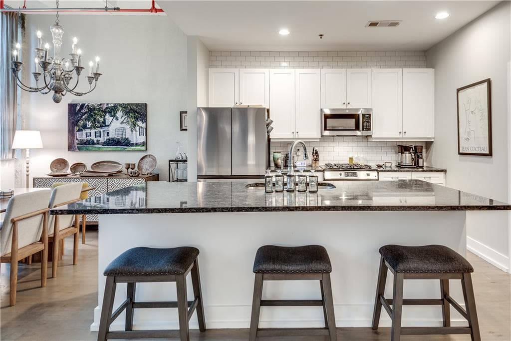 2 bedroom, 2 bathroom, 1,275 sq ft condominium for sale at 33 Ponce De Leon Avenue 203, Atlanta, GA 30308 — photo 4
