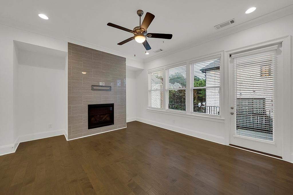 3 bedroom, 4 bathroom, 2,285 sq ft townhouse for rent at 6807 Encore Boulevard, Sandy Springs, GA 30328 for $4,200 a month — photo 3