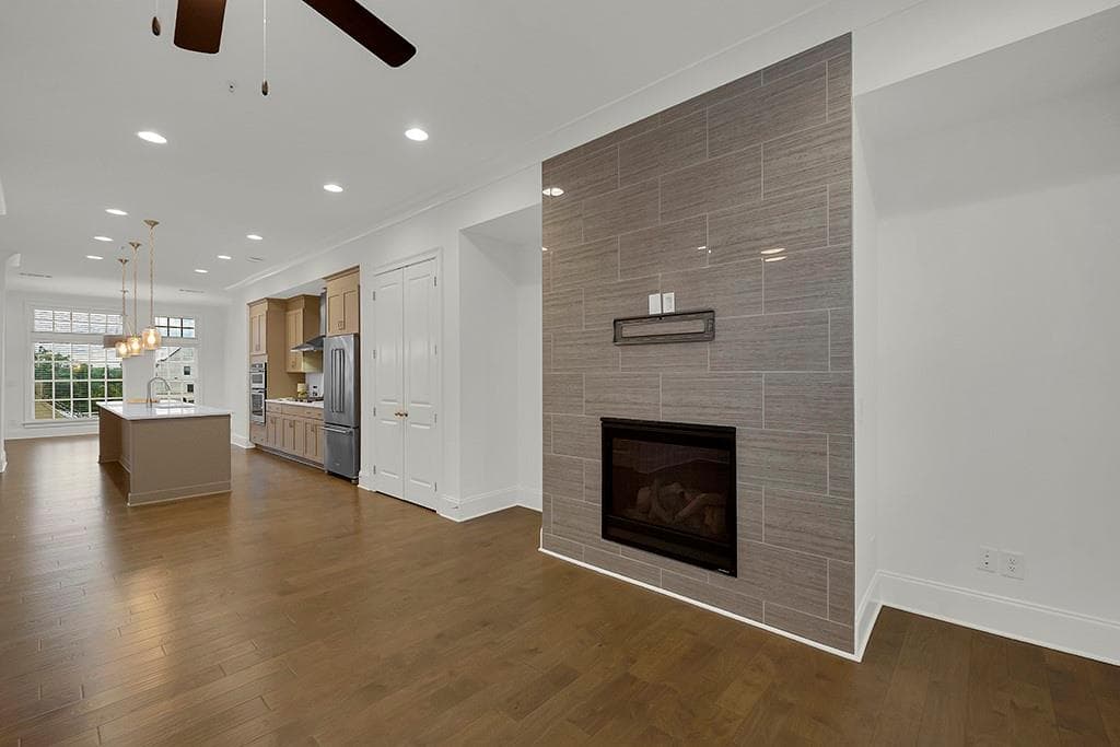 3 bedroom, 4 bathroom, 2,285 sq ft townhouse for rent at 6807 Encore Boulevard, Sandy Springs, GA 30328 for $4,200 a month — photo 4