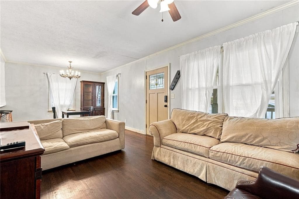 5 bedroom, 3 bathroom, 2,280 sq ft single family residence under contract at 1075 Center Street, Atlanta, GA 30318 — photo 2