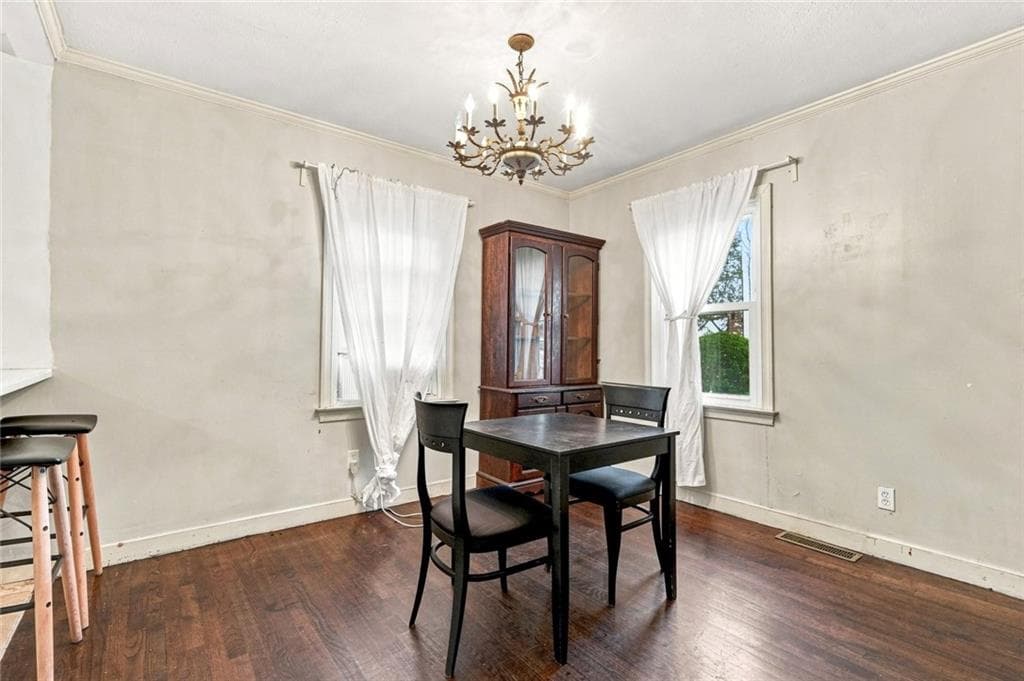 5 bedroom, 3 bathroom, 2,280 sq ft single family residence under contract at 1075 Center Street, Atlanta, GA 30318 — photo 4