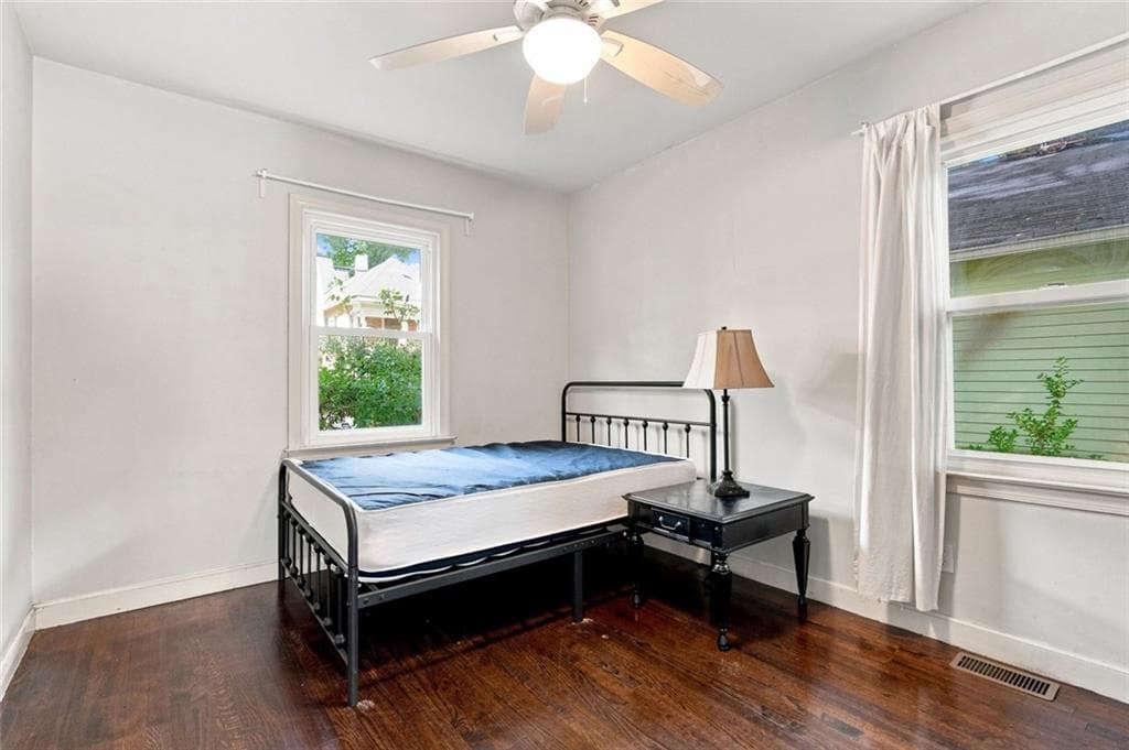 5 bedroom, 3 bathroom, 2,280 sq ft single family residence under contract at 1075 Center Street, Atlanta, GA 30318 — photo 8
