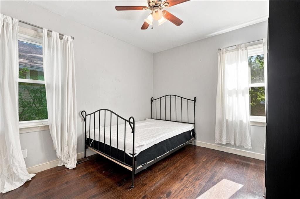5 bedroom, 3 bathroom, 2,280 sq ft single family residence under contract at 1075 Center Street, Atlanta, GA 30318 — photo 9