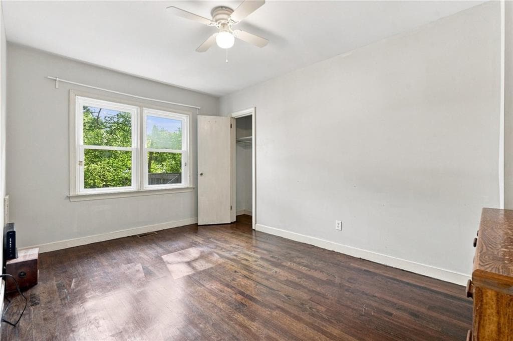 5 bedroom, 3 bathroom, 2,280 sq ft single family residence under contract at 1075 Center Street, Atlanta, GA 30318 — photo 10