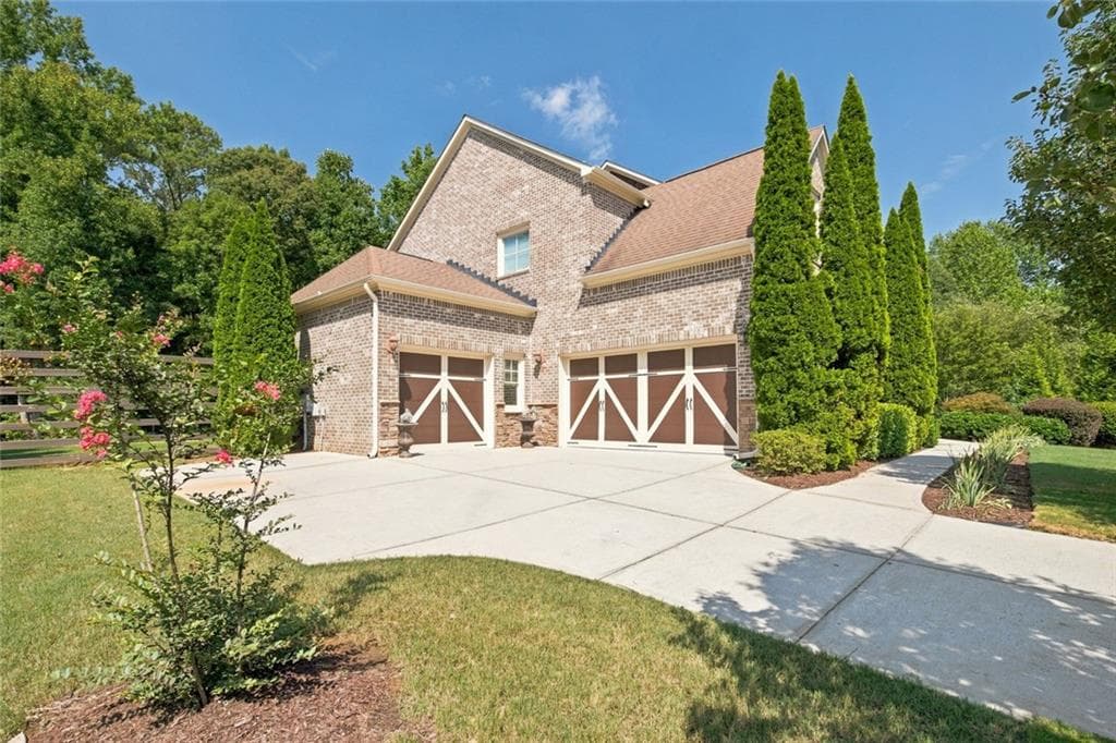 6 bedroom, 5 bathroom, 5,667 sq ft single family residence for sale at 360 Dewpoint Lane, Johns Creek, GA 30022 — photo 3