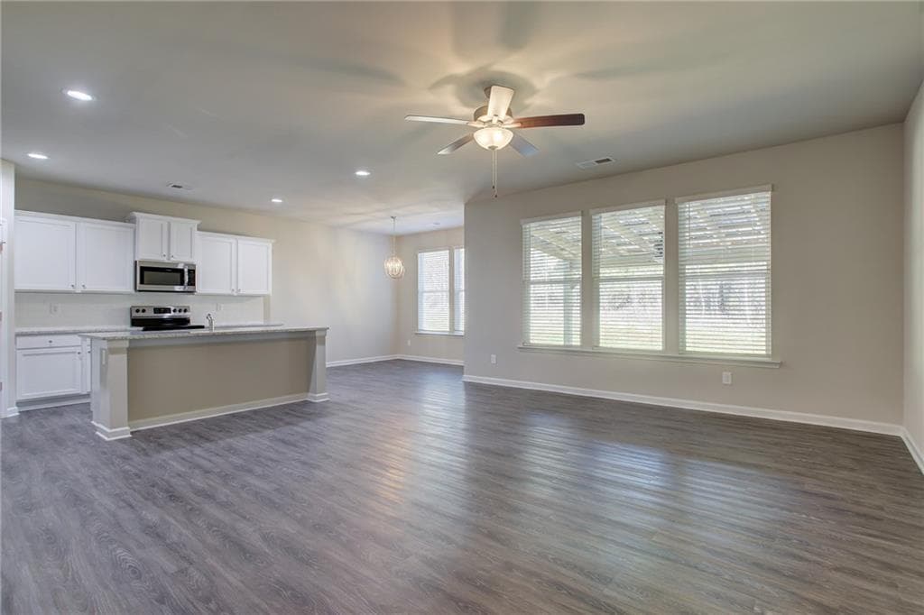 4 bedroom, 2 bathroom, 1,827 sq ft single family residence for sale at 240 Cochin Drive, Statham, GA 30666 — photo 6