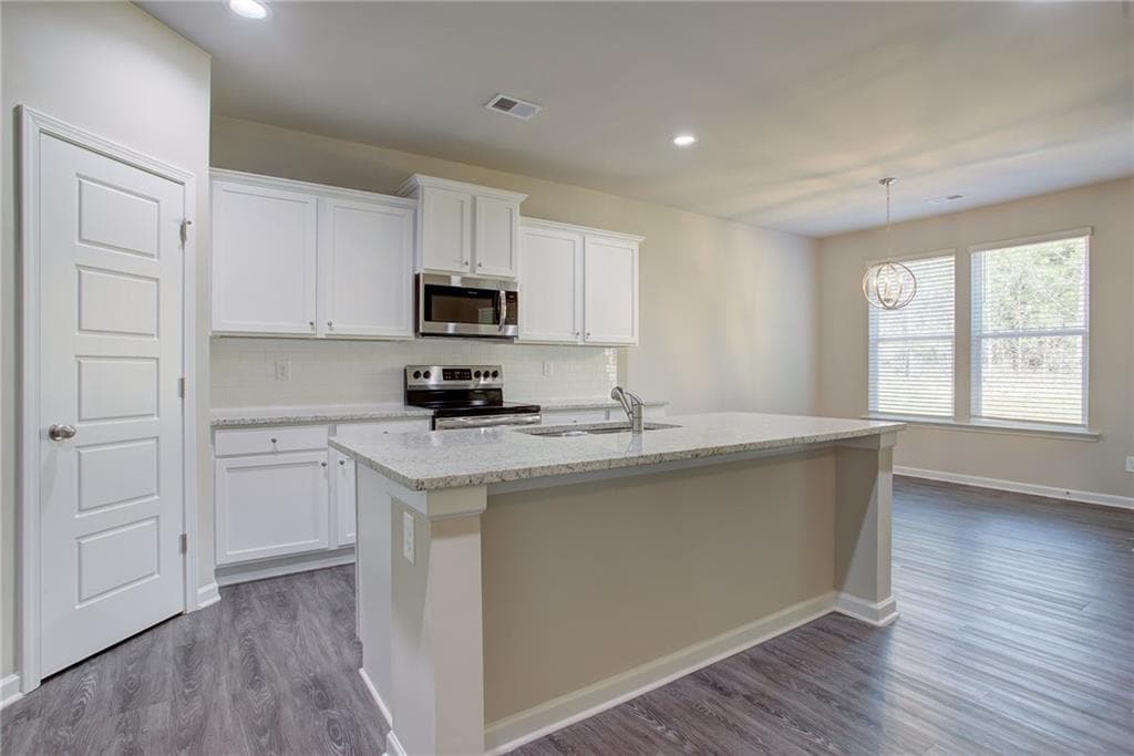 4 bedroom, 2 bathroom, 1,827 sq ft single family residence for sale at 240 Cochin Drive, Statham, GA 30666 — photo 9