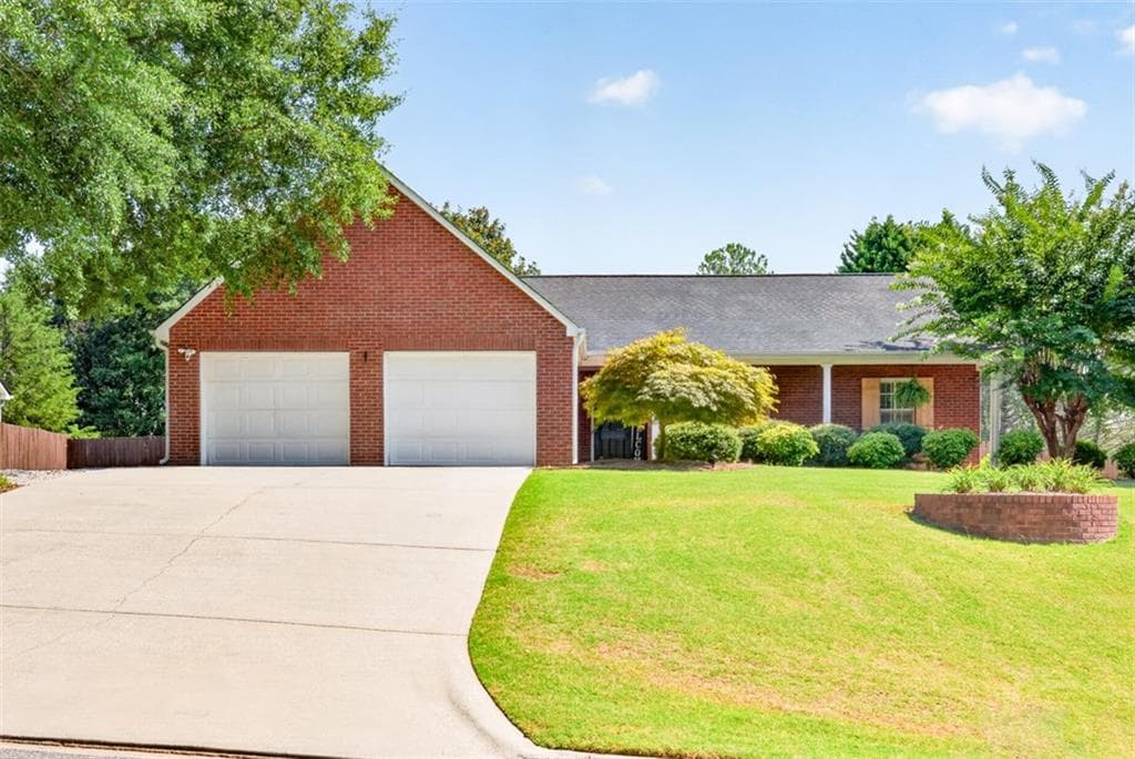 3 bedroom, 2 bathroom, 1,802 sq ft single family residence for sale at 1561 Timber Heights Drive, Loganville, GA 30052 — photo 1 of 41