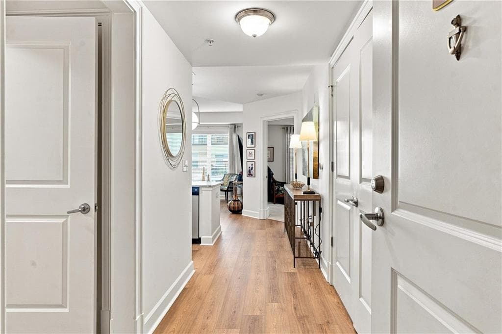 2 bedroom, 2 bathroom, 1,267 sq ft condominium for sale at 200 River Vista Drive 424, Atlanta, GA 30339 — photo 2