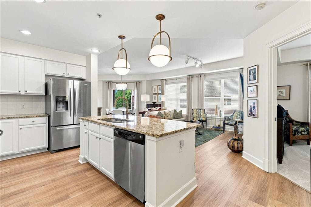 2 bedroom, 2 bathroom, 1,267 sq ft condominium for sale at 200 River Vista Drive 424, Atlanta, GA 30339 — photo 3