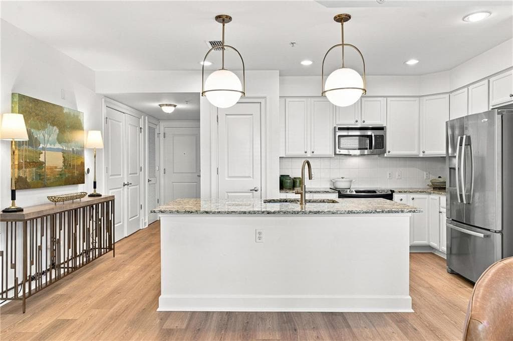 2 bedroom, 2 bathroom, 1,267 sq ft condominium for sale at 200 River Vista Drive 424, Atlanta, GA 30339 — photo 6