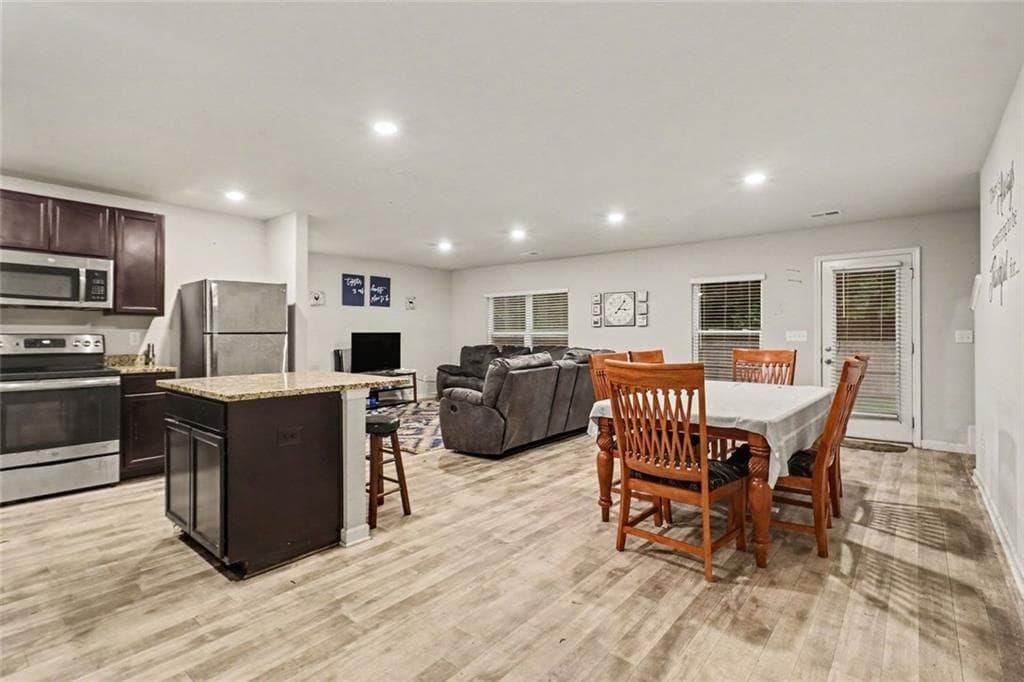 4 bedroom, 3 bathroom, 1,960 sq ft single family residence for sale at 186 Brasch Park Drive, Grantville, GA 30220 — photo 3