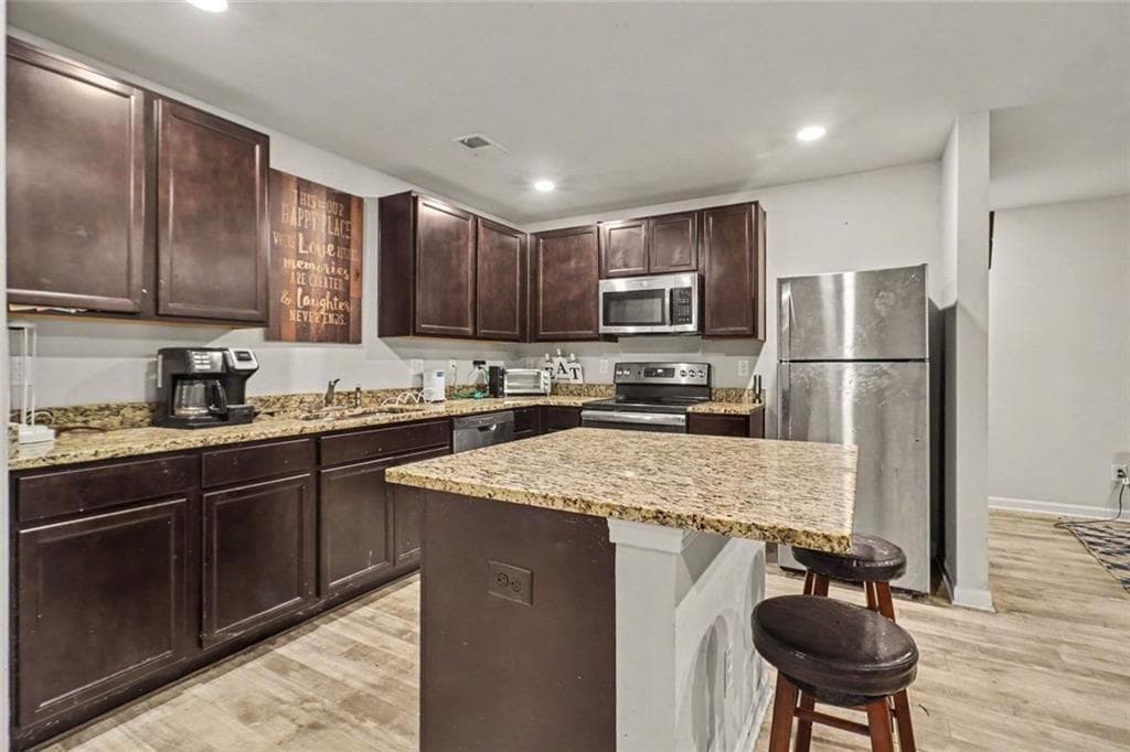4 bedroom, 3 bathroom, 1,960 sq ft single family residence for sale at 186 Brasch Park Drive, Grantville, GA 30220 — photo 4