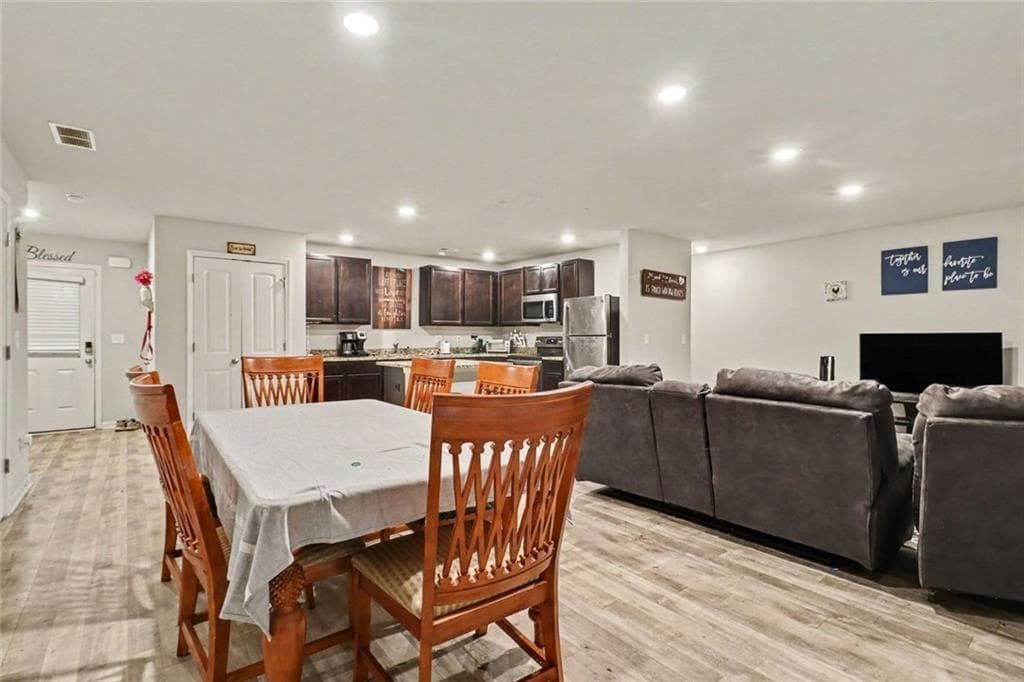 4 bedroom, 3 bathroom, 1,960 sq ft single family residence for sale at 186 Brasch Park Drive, Grantville, GA 30220 — photo 8