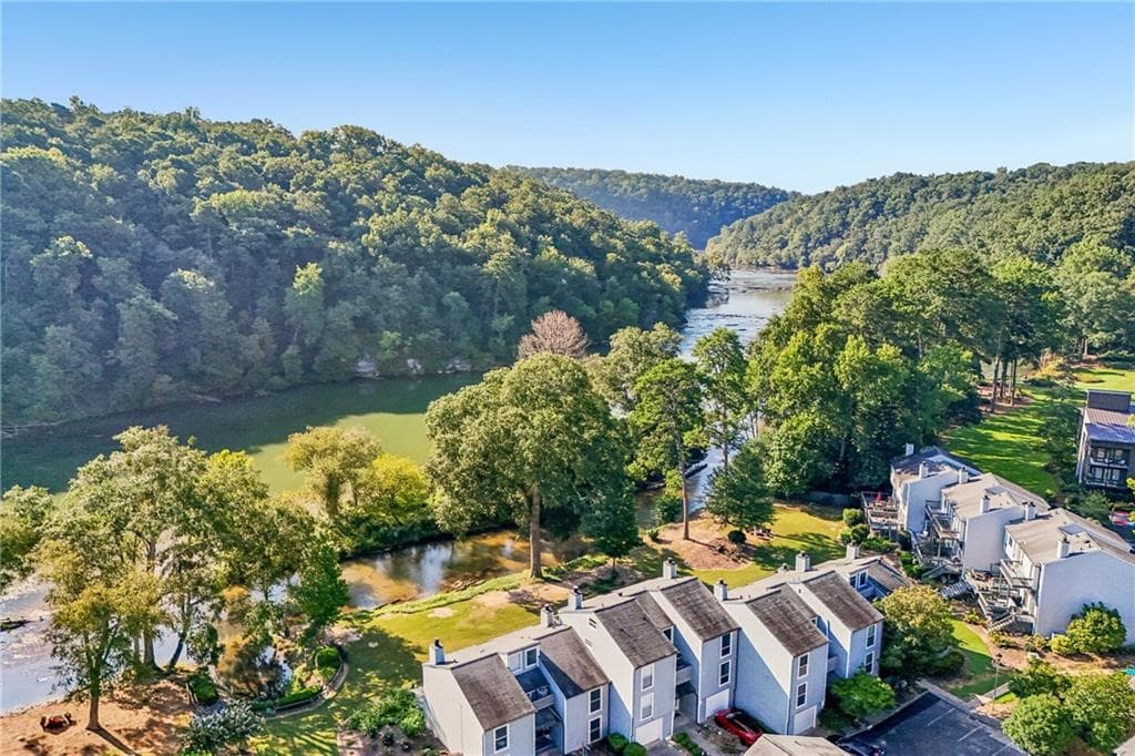 2 bedroom, 2 bathroom, 1,352 sq ft townhouse for sale at 1017 Riverbend Club Drive 17, Atlanta, GA 30339 — photo 1 of 50