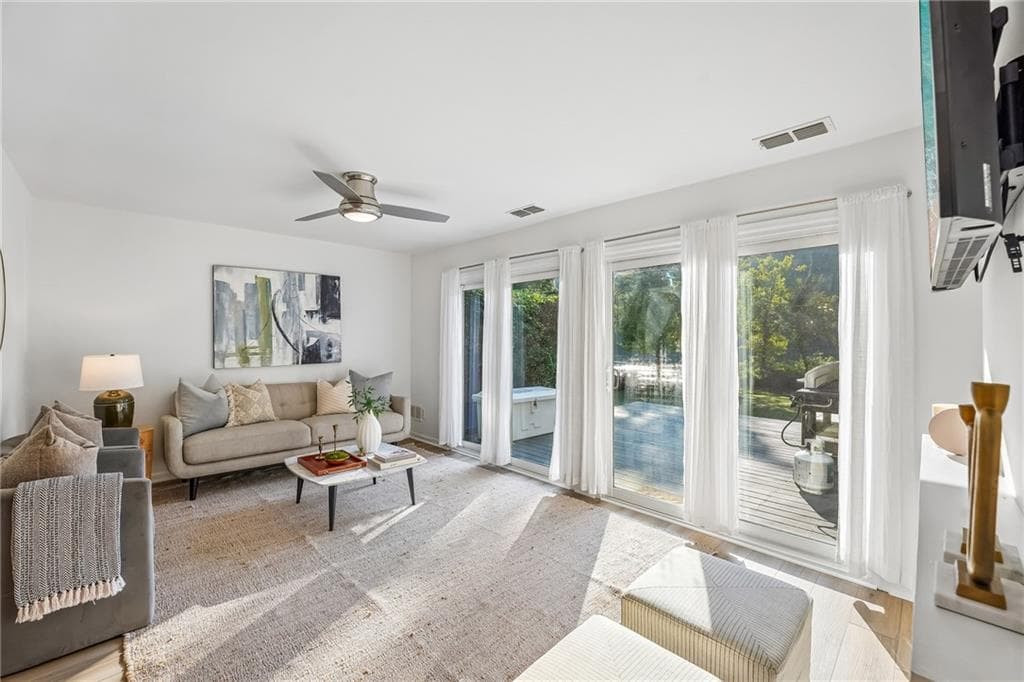 2 bedroom, 2 bathroom, 1,352 sq ft townhouse for sale at 1017 Riverbend Club Drive 17, Atlanta, GA 30339 — photo 5