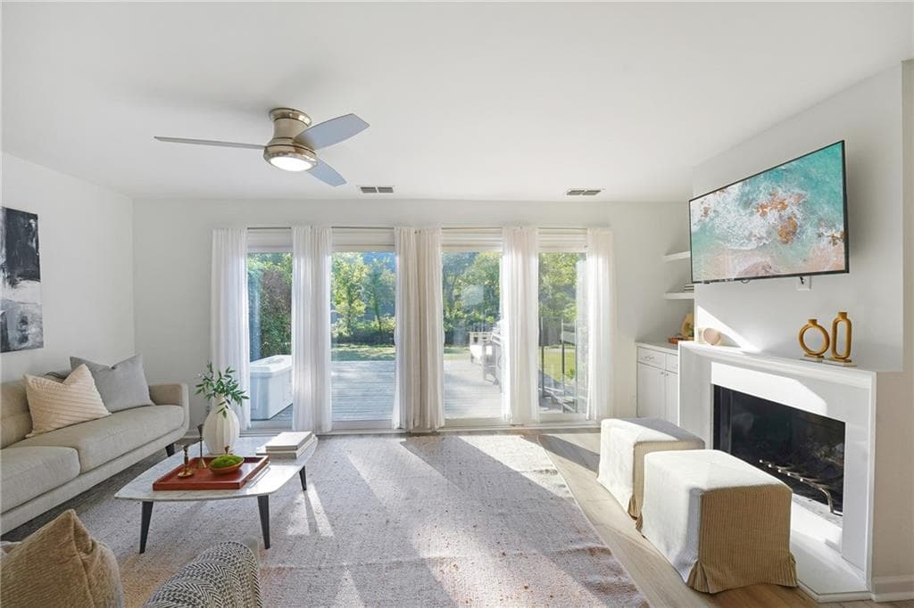 2 bedroom, 2 bathroom, 1,352 sq ft townhouse for sale at 1017 Riverbend Club Drive 17, Atlanta, GA 30339 — photo 7