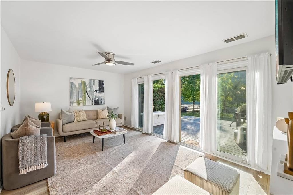 2 bedroom, 2 bathroom, 1,352 sq ft townhouse for sale at 1017 Riverbend Club Drive 17, Atlanta, GA 30339 — photo 10