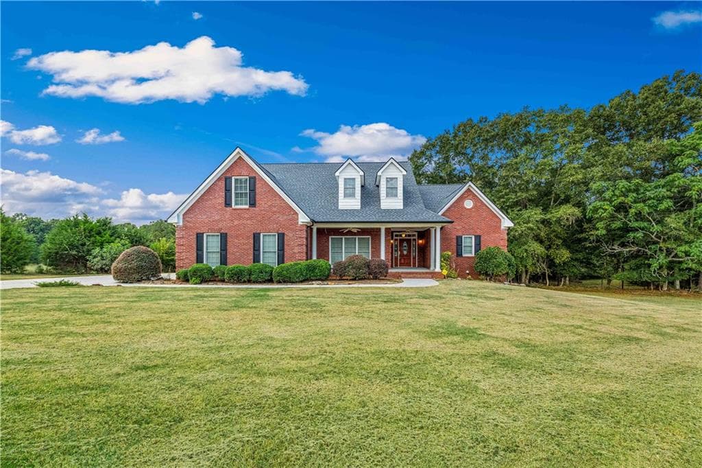 3 bedroom, 3 bathroom, 2,468 sq ft single family residence for sale at 903 Little River Road, Social Circle, GA 30025 — photo 1 of 40