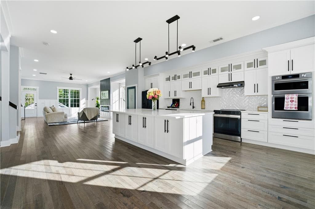 6 bedroom, 5 bathroom, 4,045 sq ft single family residence under contract at 358 Saint Johns Avenue, Atlanta, GA 30315 — photo 9