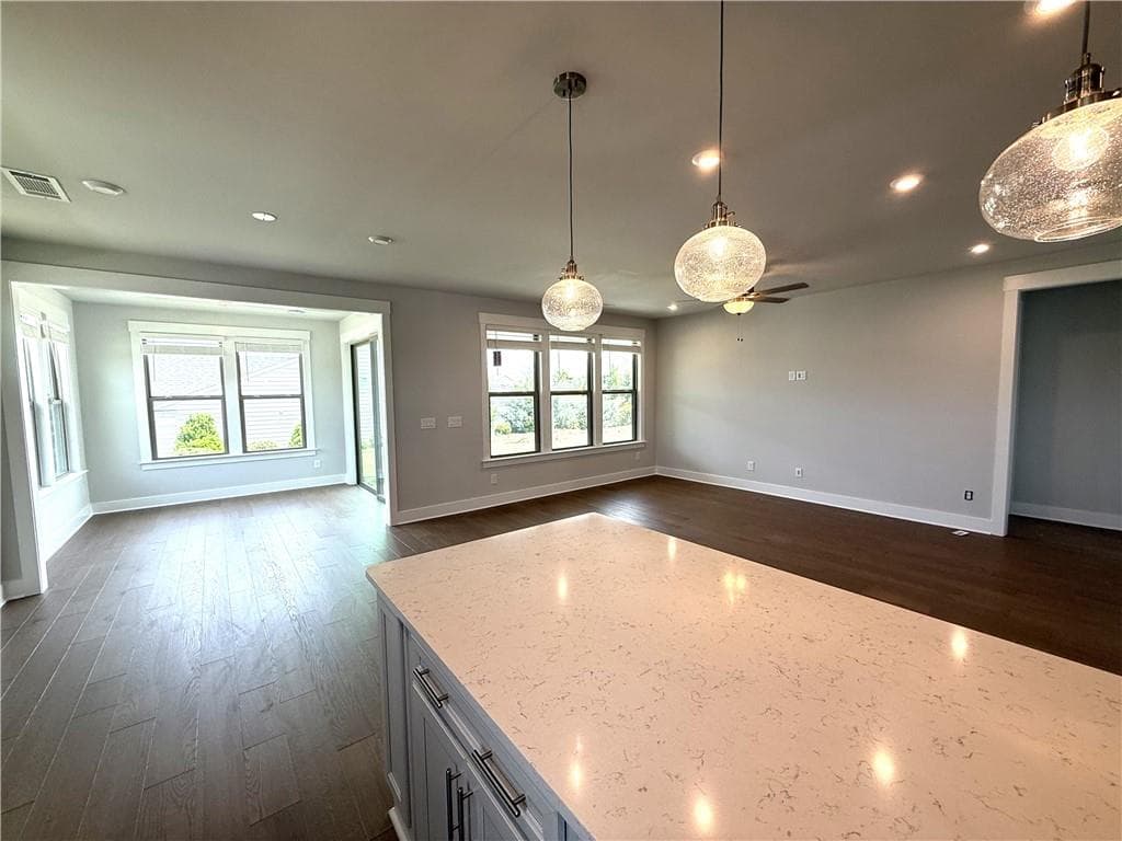 2 bedroom, 2 bathroom, 1,711 sq ft single family residence under contract at 2436 Naples Street, Hoschton, GA 30548 — photo 6