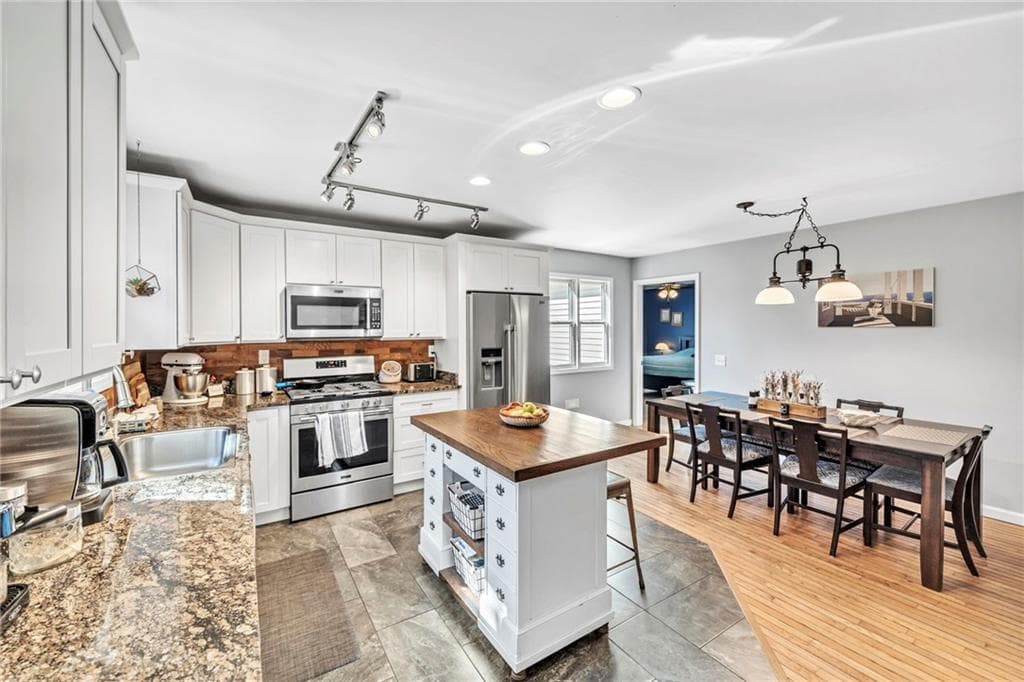 4 bedroom, 4 bathroom, 2,574 sq ft single family residence for sale at 1250 Sutton Road, Talking Rock, GA 30175 — photo 4