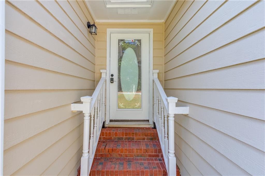 5 bedroom, 4 bathroom, 3,216 sq ft single family residence for sale at 525 Clearwater Place, Lawrenceville, GA 30044 — photo 2