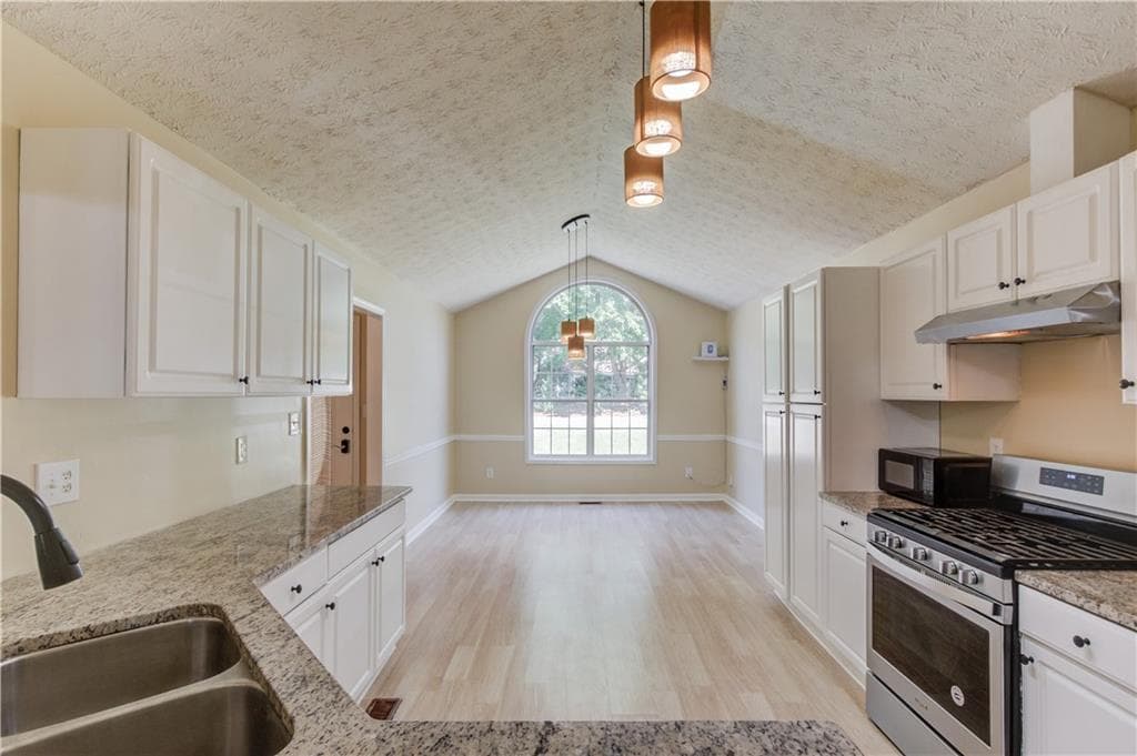 5 bedroom, 4 bathroom, 3,216 sq ft single family residence for sale at 525 Clearwater Place, Lawrenceville, GA 30044 — photo 9