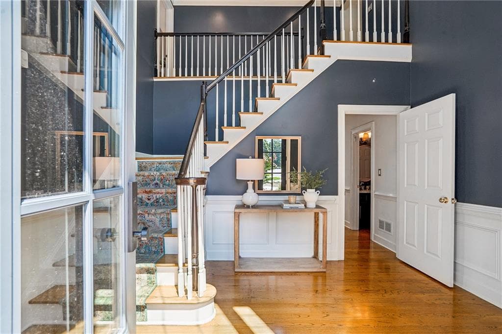 5 bedroom, 6 bathroom, 5,713 sq ft single family residence under contract at 129 Ridgetree Lane, Marietta, GA 30068 — photo 3