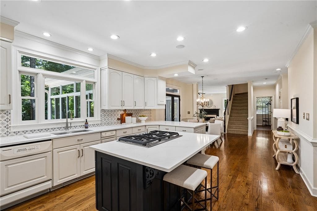 5 bedroom, 6 bathroom, 5,713 sq ft single family residence under contract at 129 Ridgetree Lane, Marietta, GA 30068 — photo 10